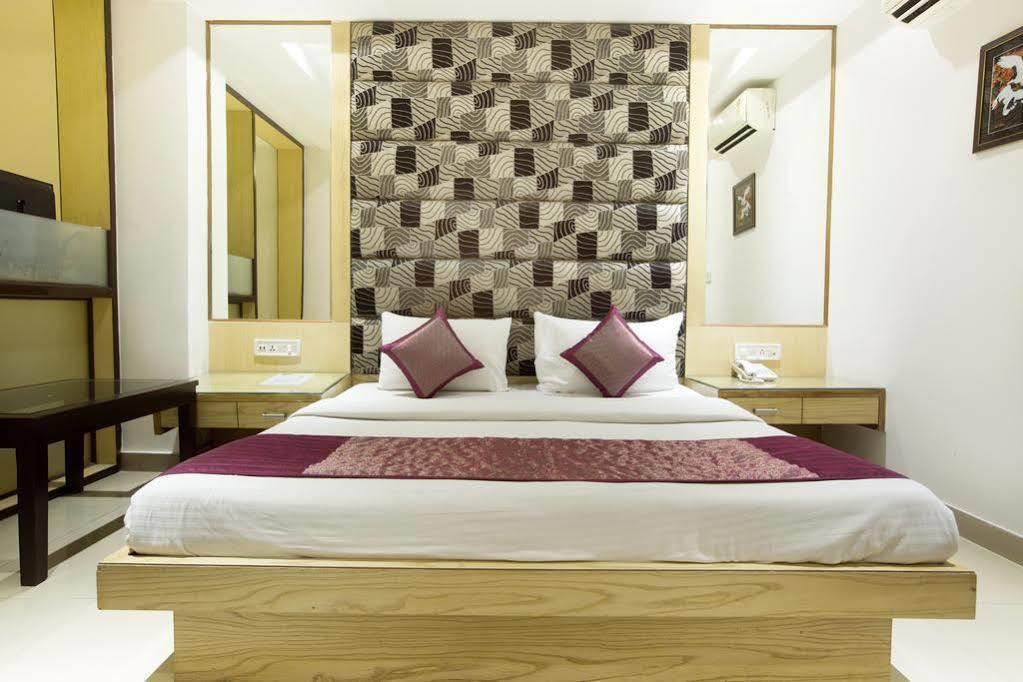 新德里 Omega Residency酒店 外观 照片
