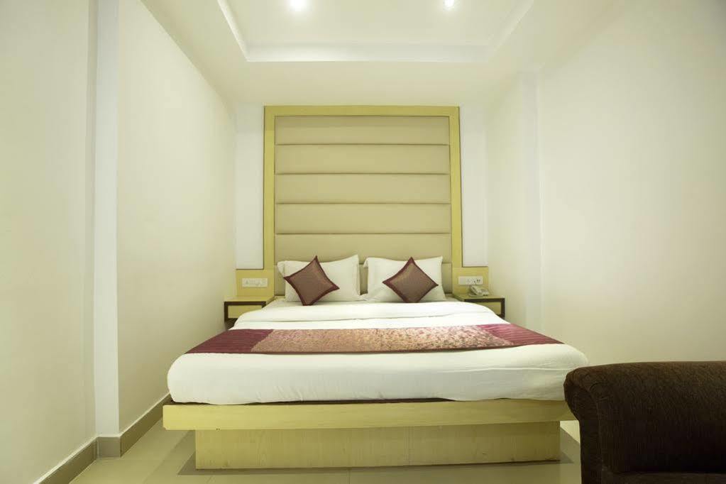 新德里 Omega Residency酒店 外观 照片