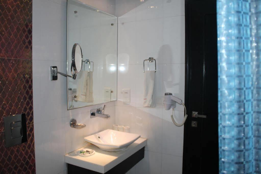 新德里 Omega Residency酒店 外观 照片