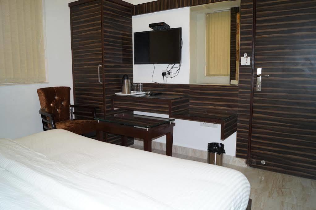 新德里 Omega Residency酒店 外观 照片