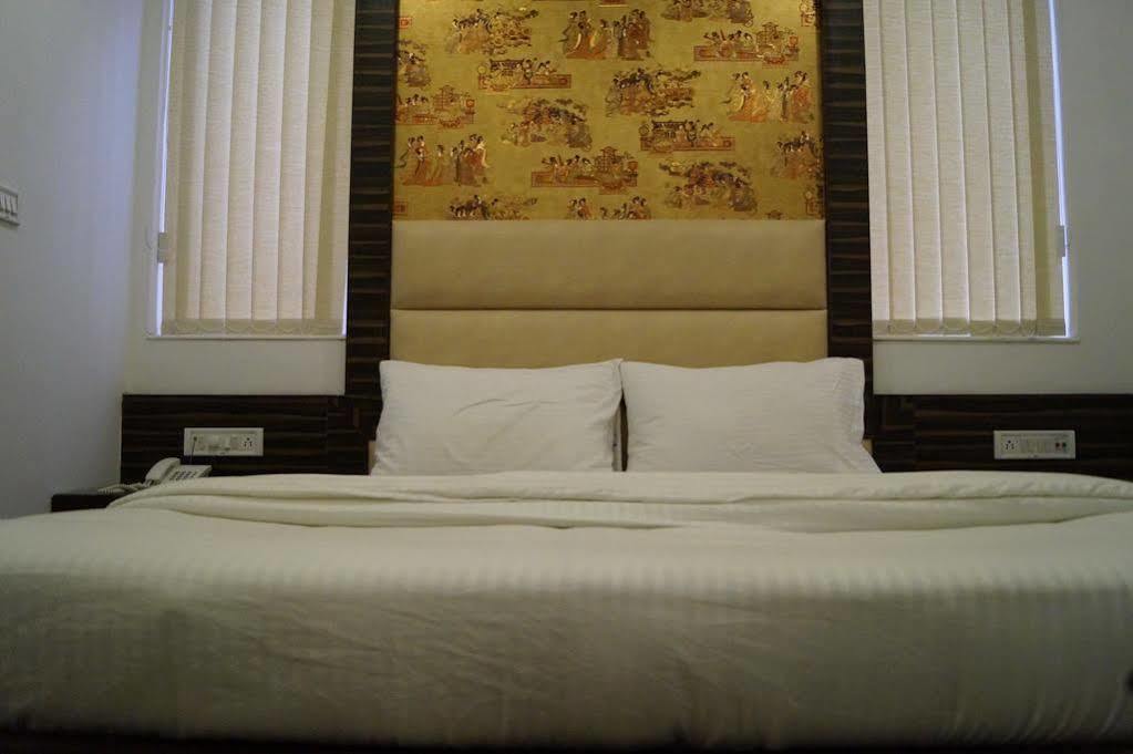 新德里 Omega Residency酒店 外观 照片