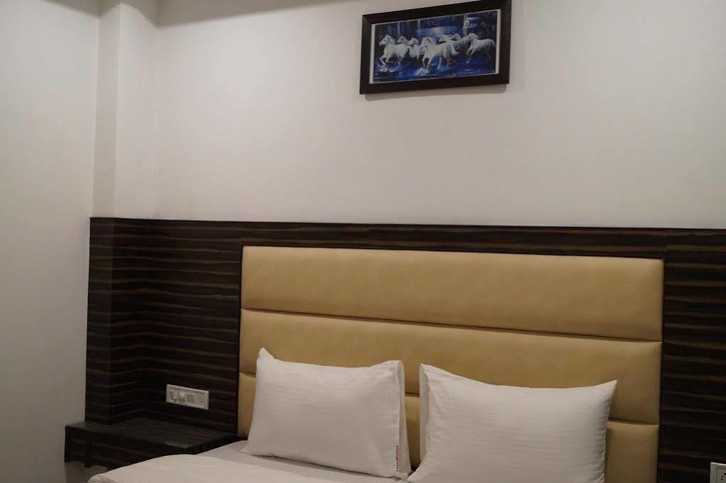 新德里 Omega Residency酒店 外观 照片